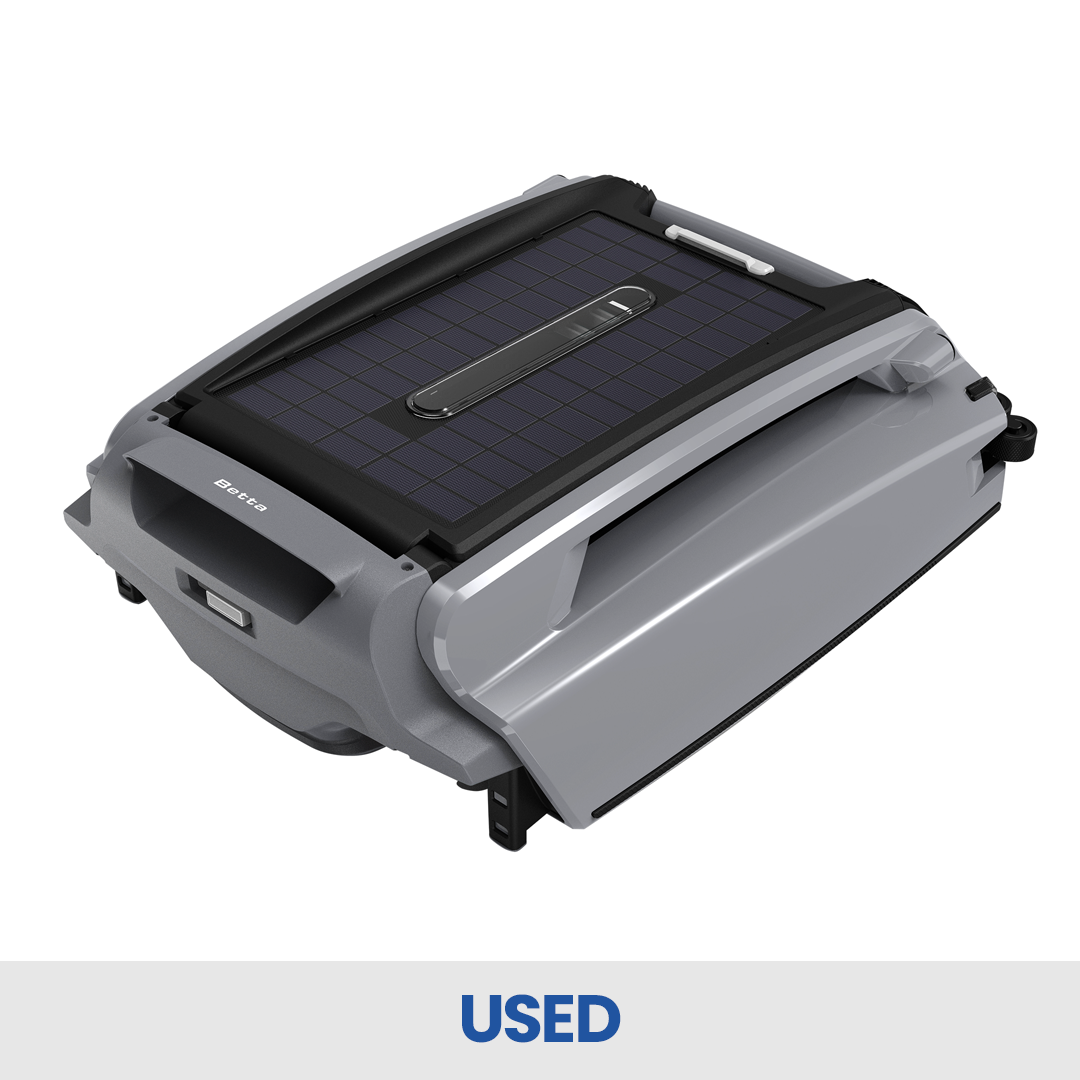 Betta SE Plus - Solar-Powered Robotic Pool Skimmer (Used)